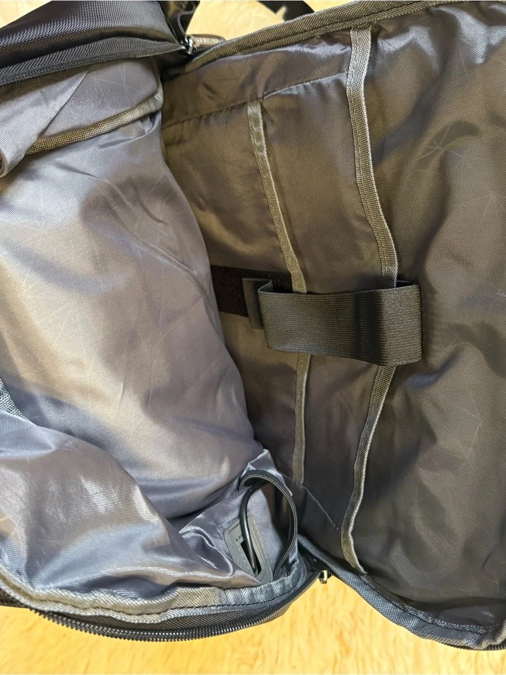 NWT $128 TRAVELER’S CHOICE Silverwood Black Backpack Urban Travel Pack Large Bag